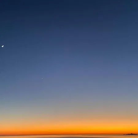 Trottel Balcony Apartment: Retreat With Wi-fi And Parking *