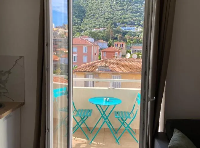 Trottel Balcony Apartment: Retreat With Wi-fi And Parking