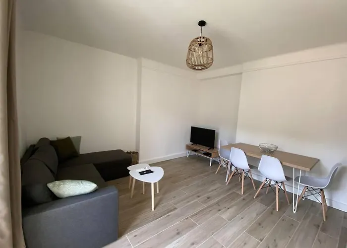 Trottel Balcony Apartment: Retreat With Wi-fi And Parking Apartment