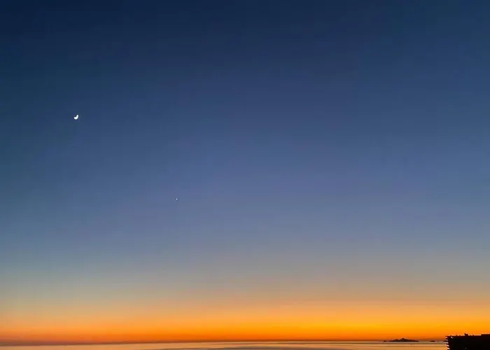 Trottel Balcony Apartment: Retreat With Wi-fi And Parking *